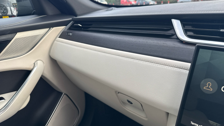 Jaguar F-Pace 2.0 D200 R-Dynamic Black 5dr Auto AWD Diesel Estate